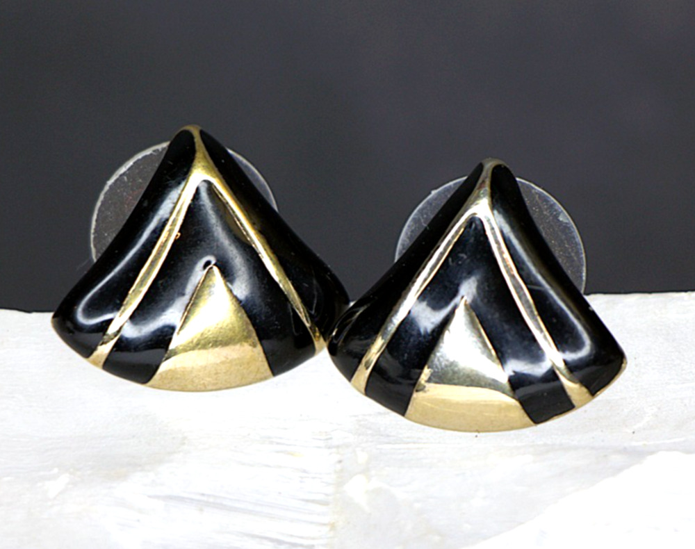 Vntg black & Gold Triangle Striped Stud Earrings Glam 70s 80s Statement Jewelry